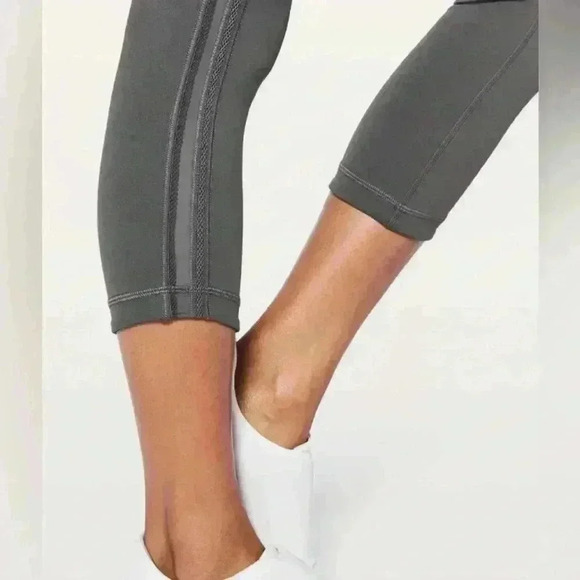 Lululemon Wunder Under Crop (Hi-Rise) Awaken Full-On Luxtreme 21" size 4 - Picture 2 of 5
